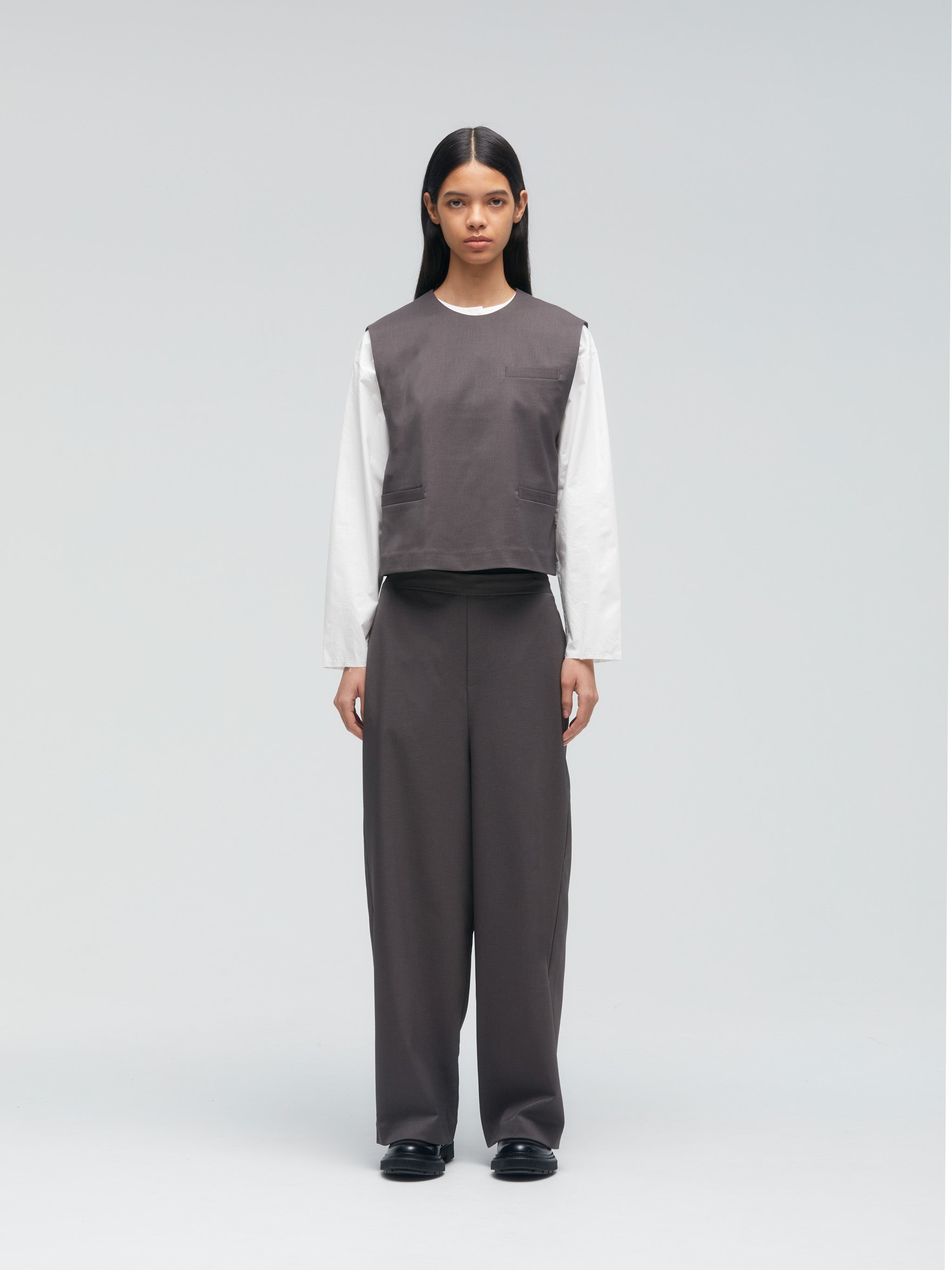 crew neck vest with pockets | 1-230053 – mizuiro ind