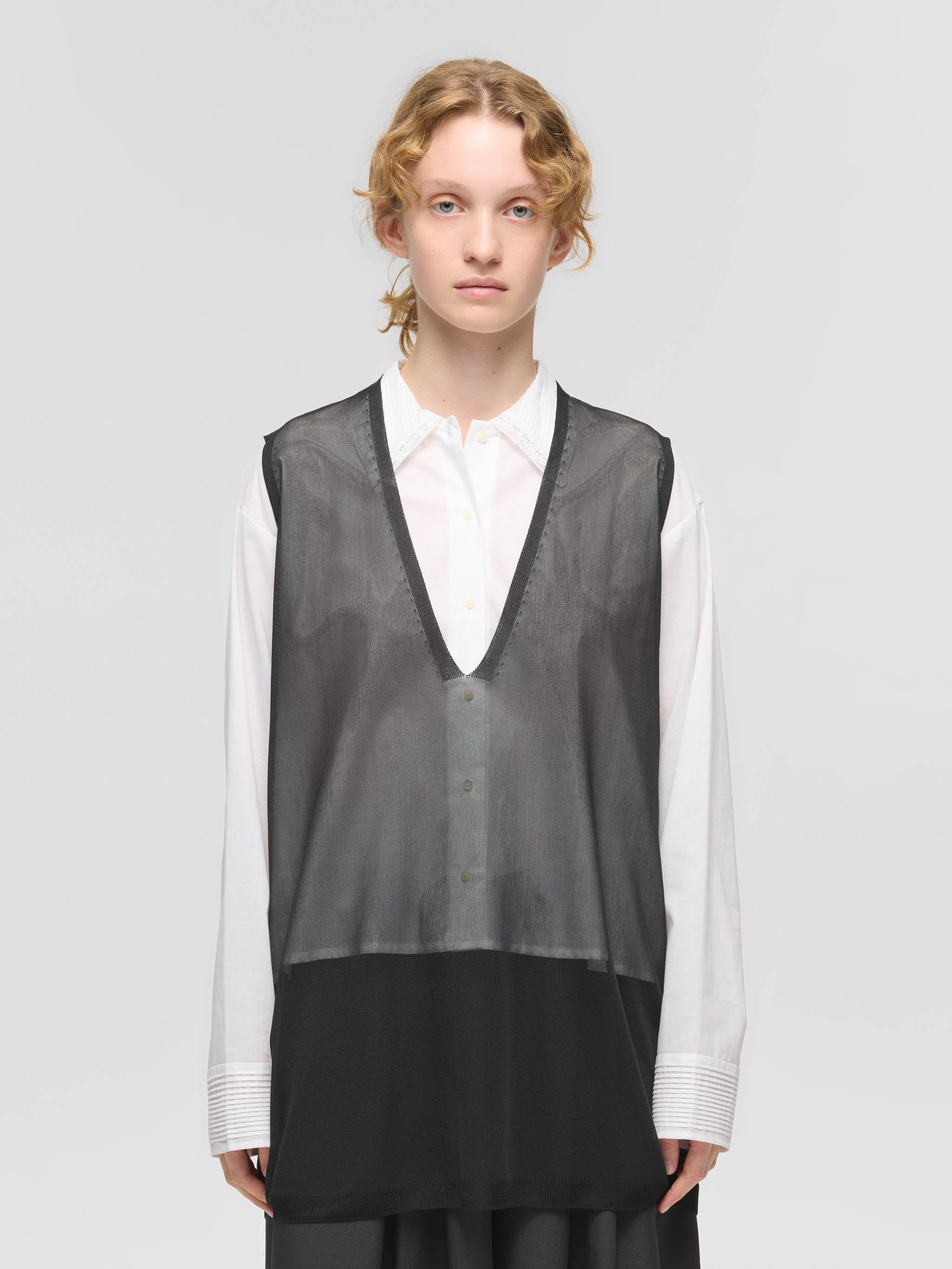 sheer deep V neck vest | 1-220055 – mizuiro ind