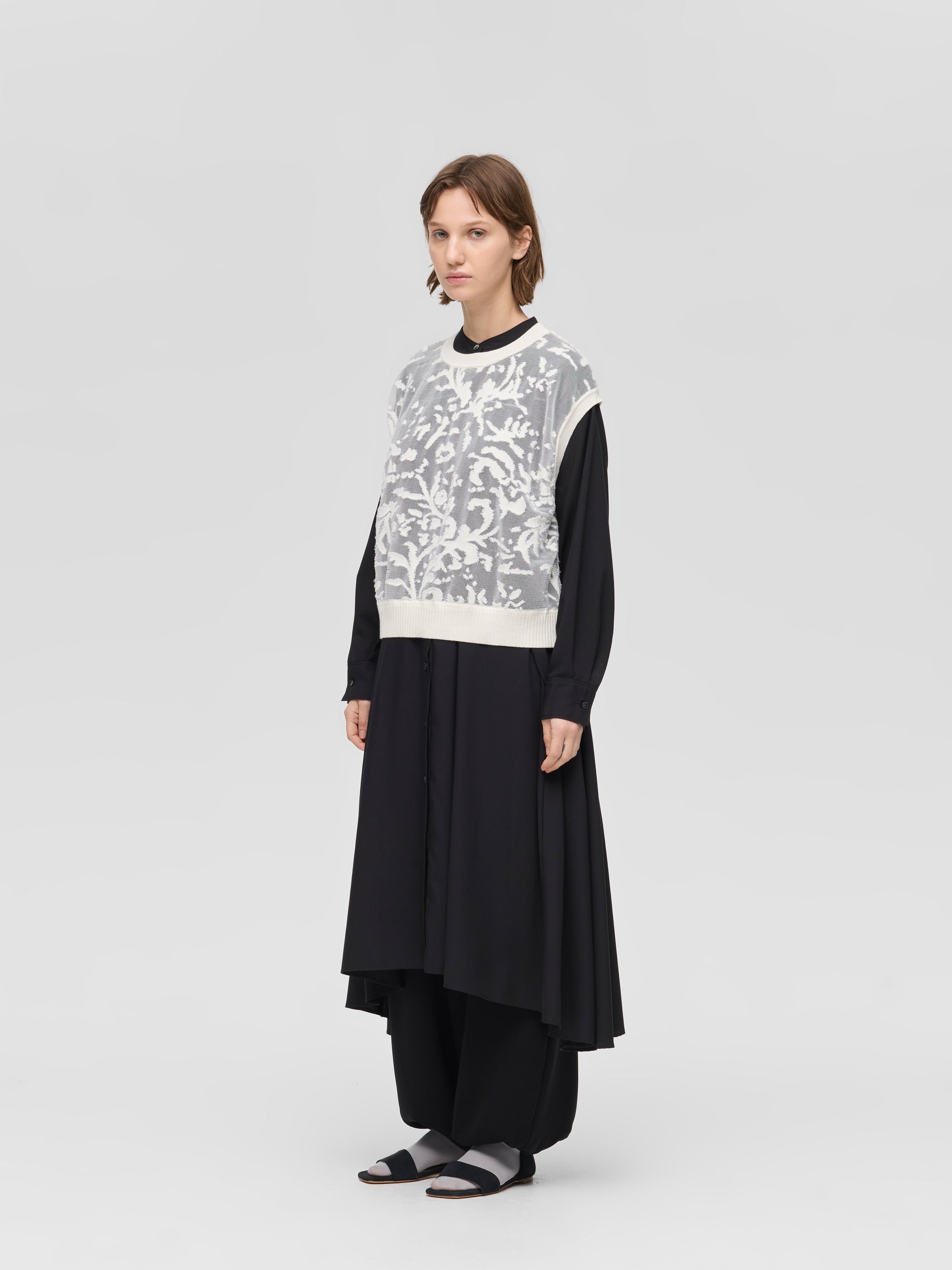 mesh embroidery short vest | 1-220072 – mizuiro ind