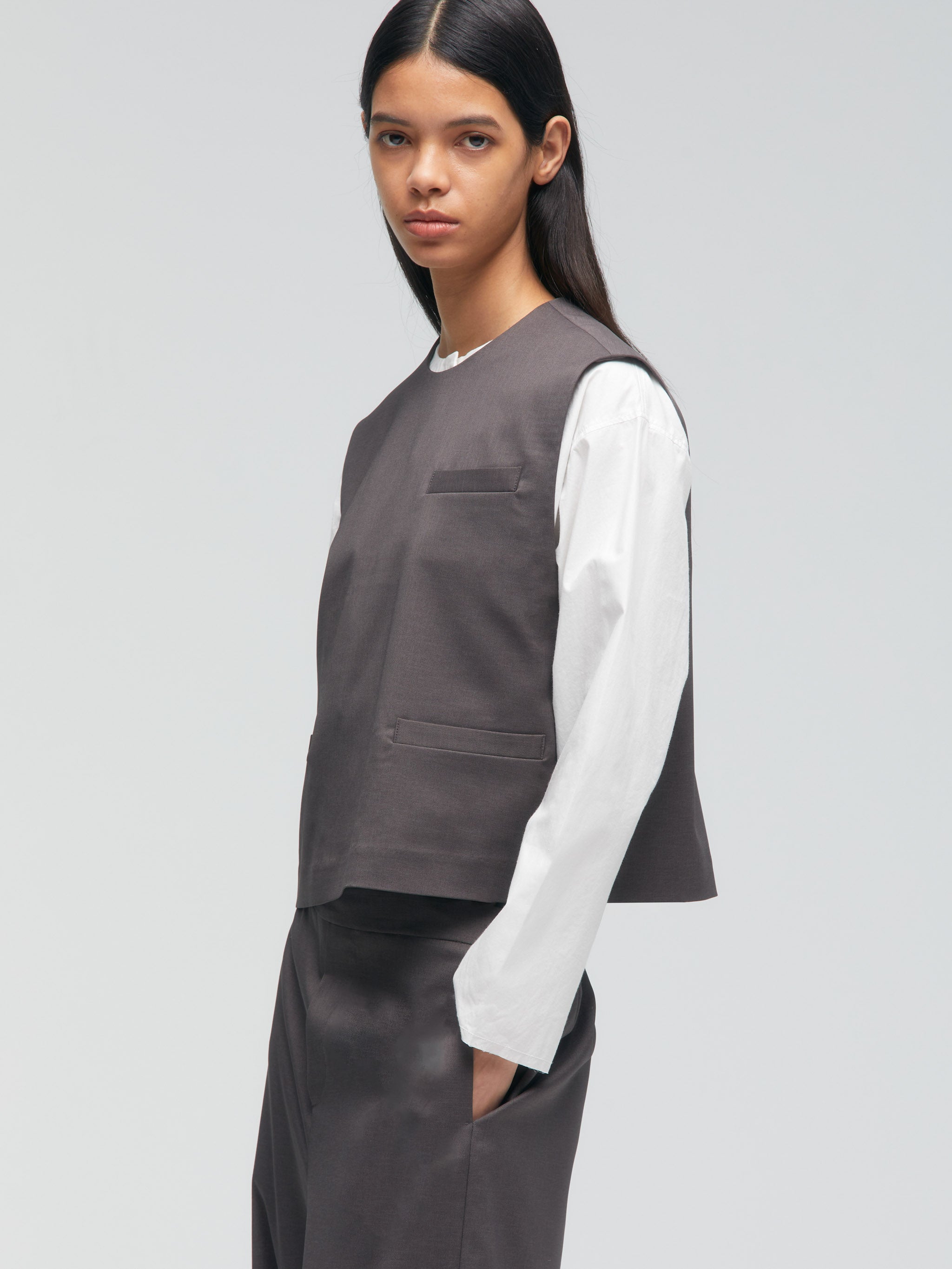 crew neck vest with pockets | 1-230053 – mizuiro ind