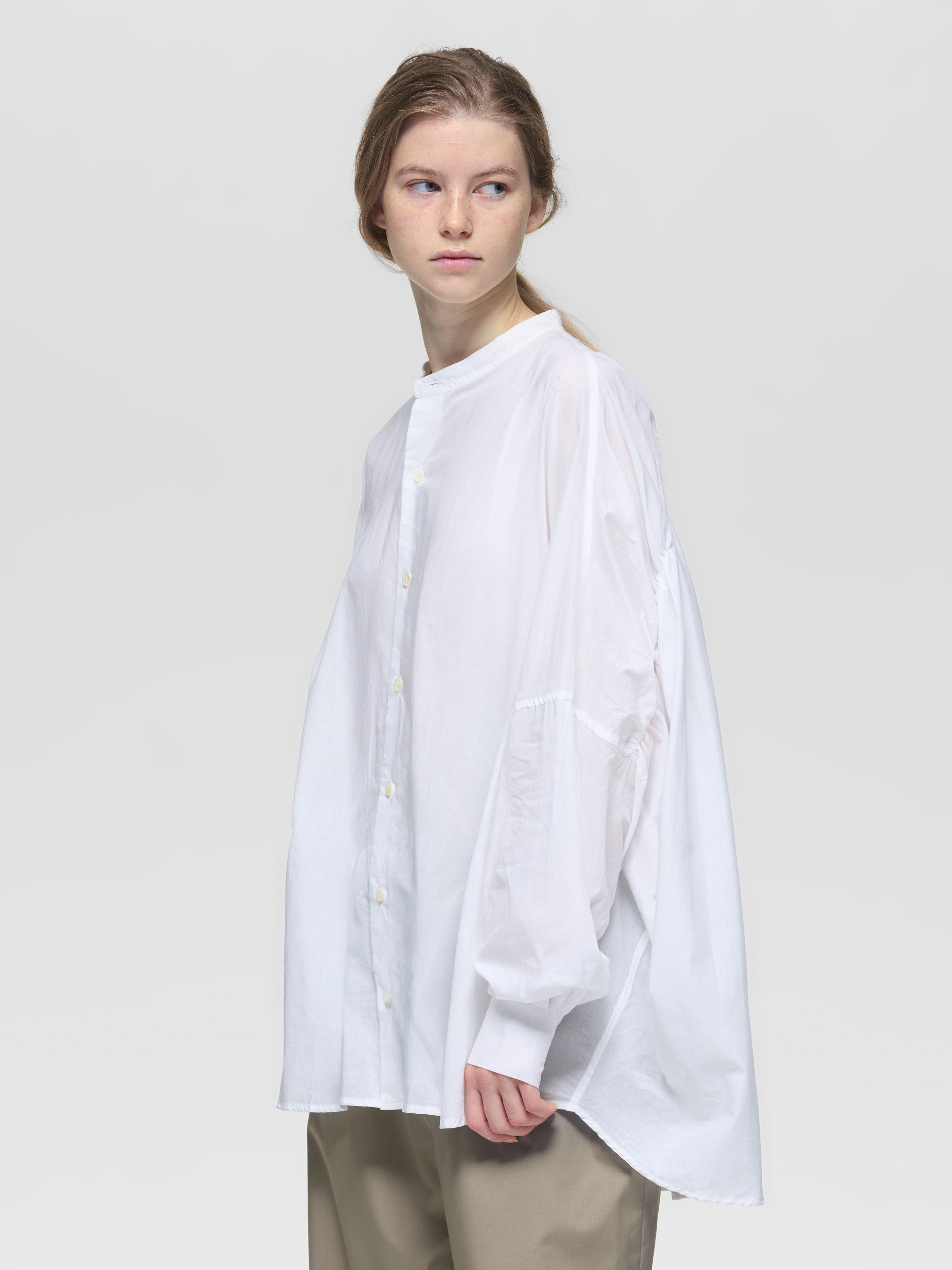 back gathered shirt | 1-530000-w – mizuiro ind
