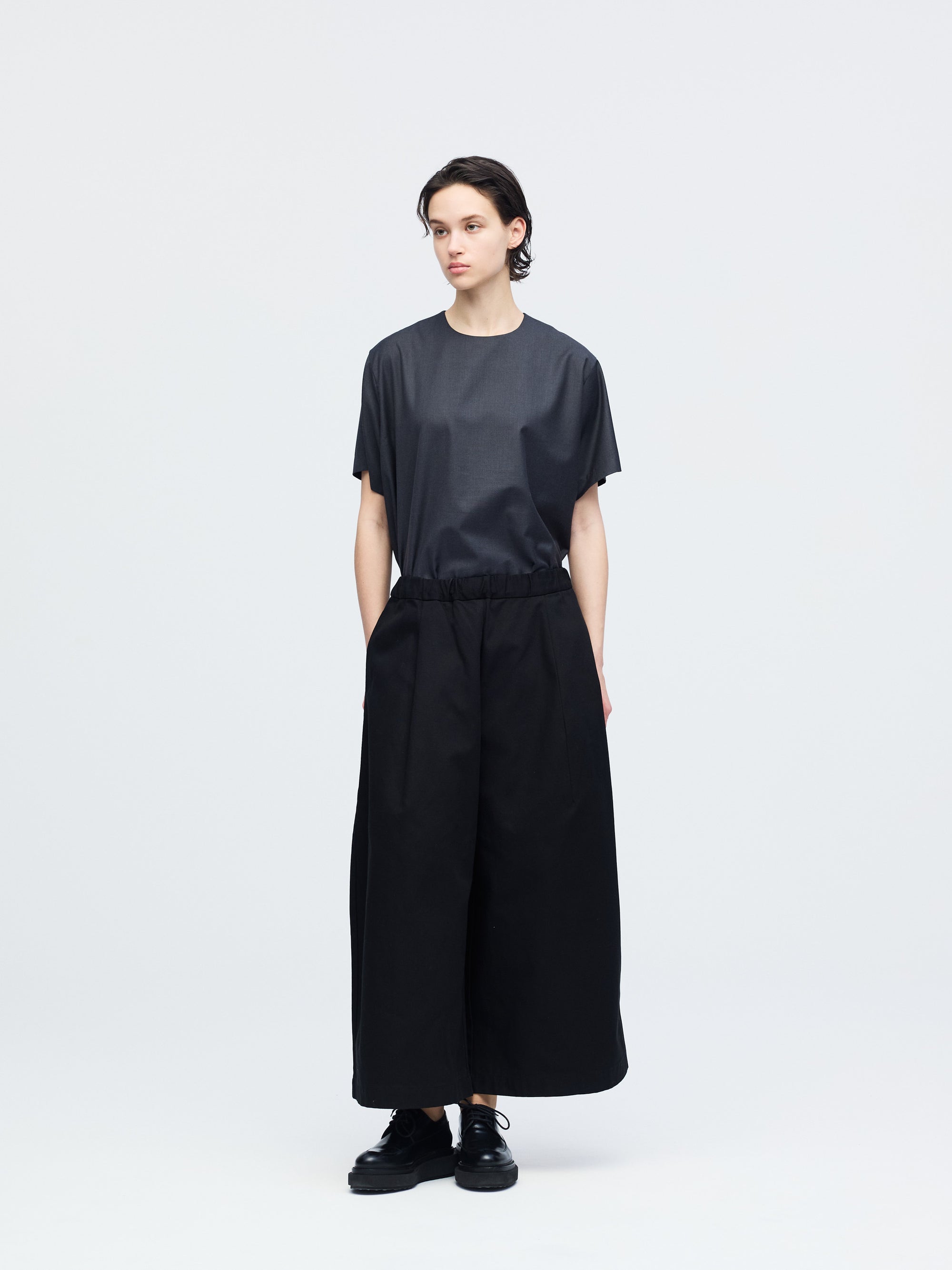barrel leg trousers