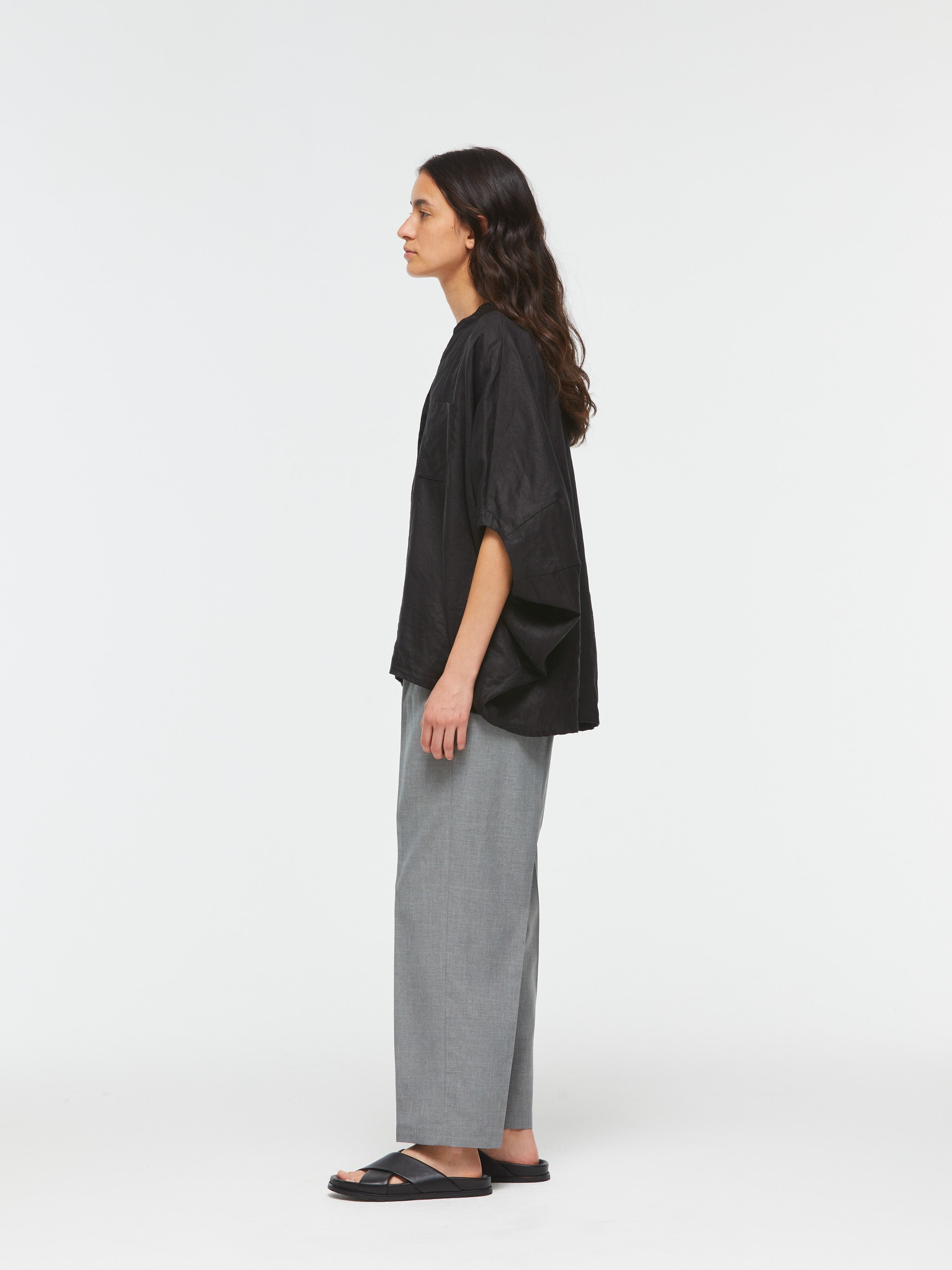 訳アリ　brise for CHIEKO KURODA エコタフタスタンドカラー ☀️と青い空 Ivory のブラウスに珍しくWhite のパンツ🤍 ワンタッチの