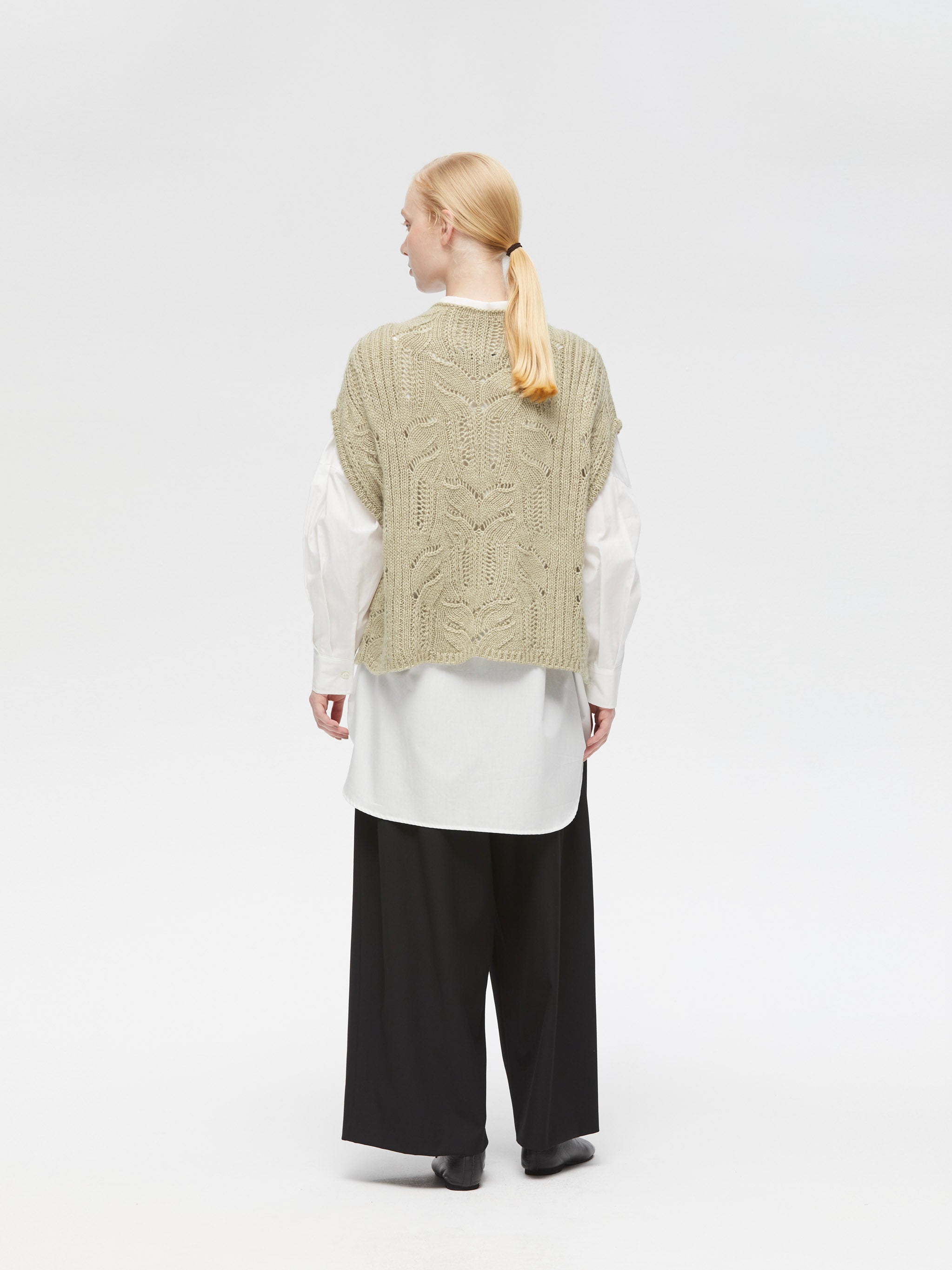 sheer cable pattern vest | 3-220119 – mizuiro ind