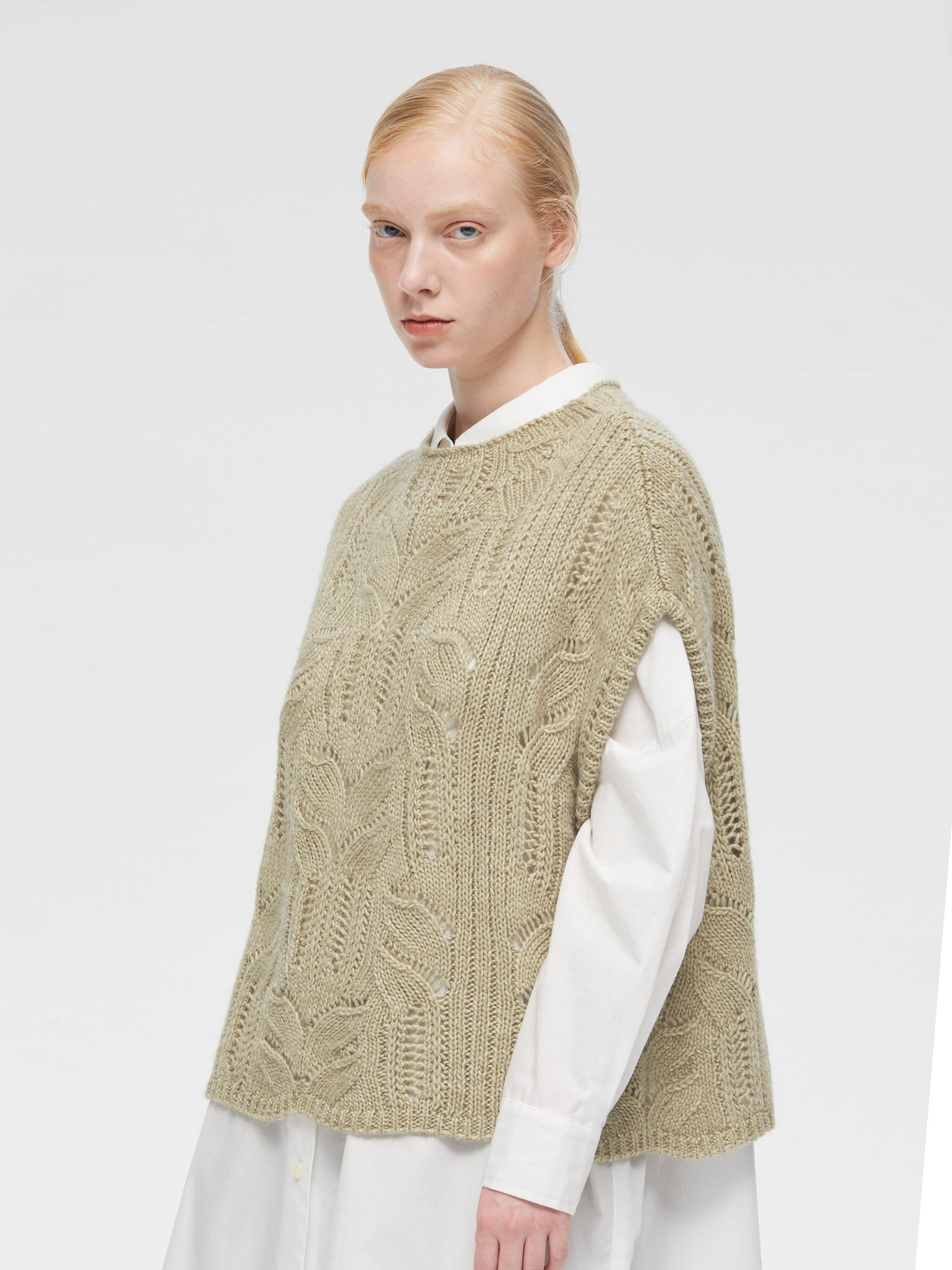 sheer cable pattern vest | 3-220119 – mizuiro ind