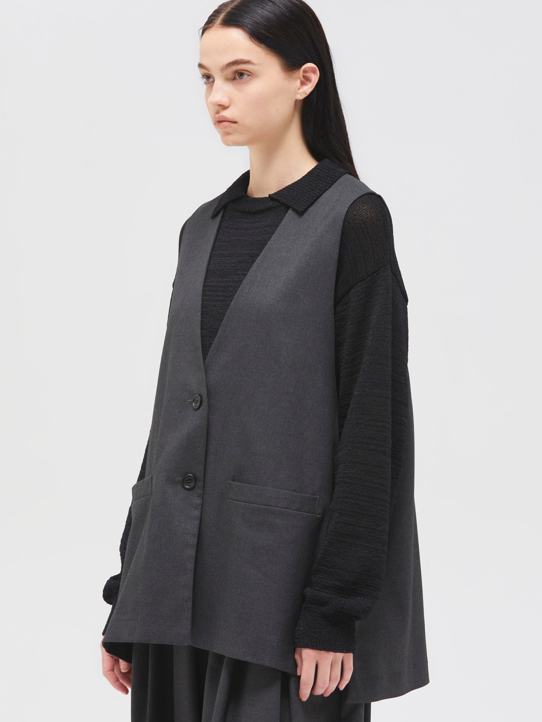 deep V neck wide vest | 3-230067 – mizuiro ind
