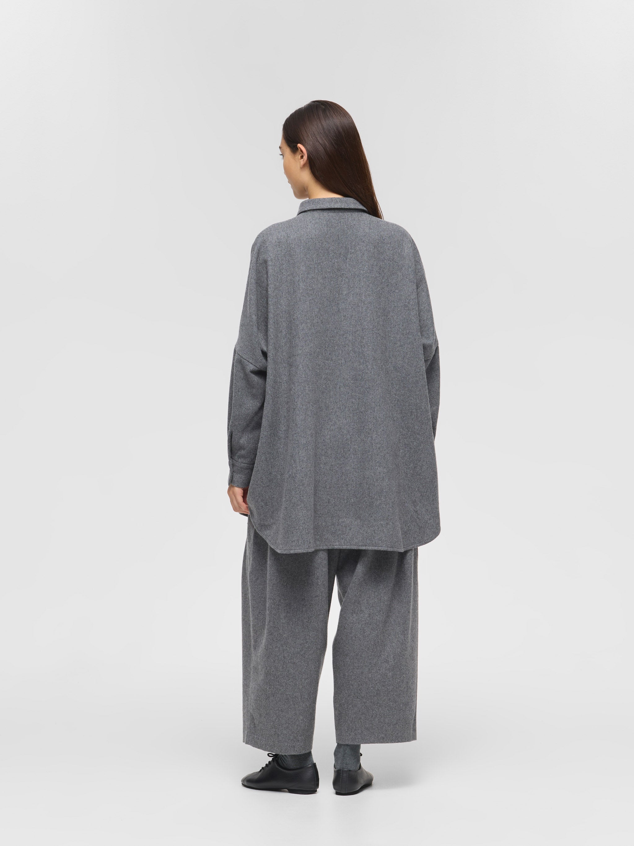 wide shirt with pockets | 4-230063 – mizuiro ind